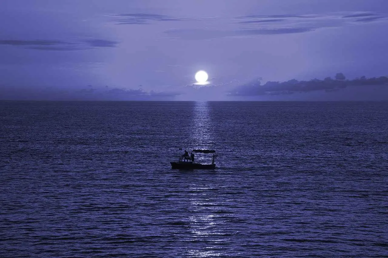 Resimli Kolye Yapımında Yaratıcı Yaklaşımlar Resimli Kolye Yapımında Yaratıcı Yaklaşımlar