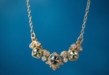 E-Ticaret Başarıları: Resimli Kolye Satışları ve Pazar Yeri Yönetimi E-Commerce Success: Image Necklace Sales and Marketplace Management