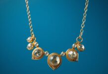 E-Ticaret Dünya ve Resimli Kolye: Online Alışverişin Güçleri E-Commerce World and Illustrated Necklace: The Powers of Online Shopping