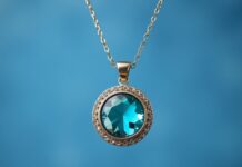 Çevrimiçi Alışveriş: Resimli Kolye Satın Almak ve Stilinizi Yükseltmek Online Shopping: Buying a Photo Necklace and Elevating Your Style