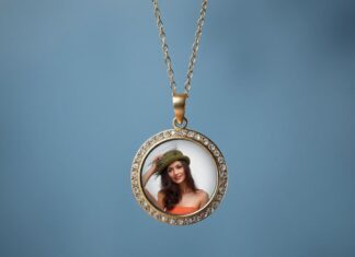 Çevrimiçi Alışverişte Mükemmel Seçimler: Resimli Kolye ile Stilinizi Yükseltin Online Shopping for Perfect Choices: Elevate Your Style with a Photo Pendant Necklace