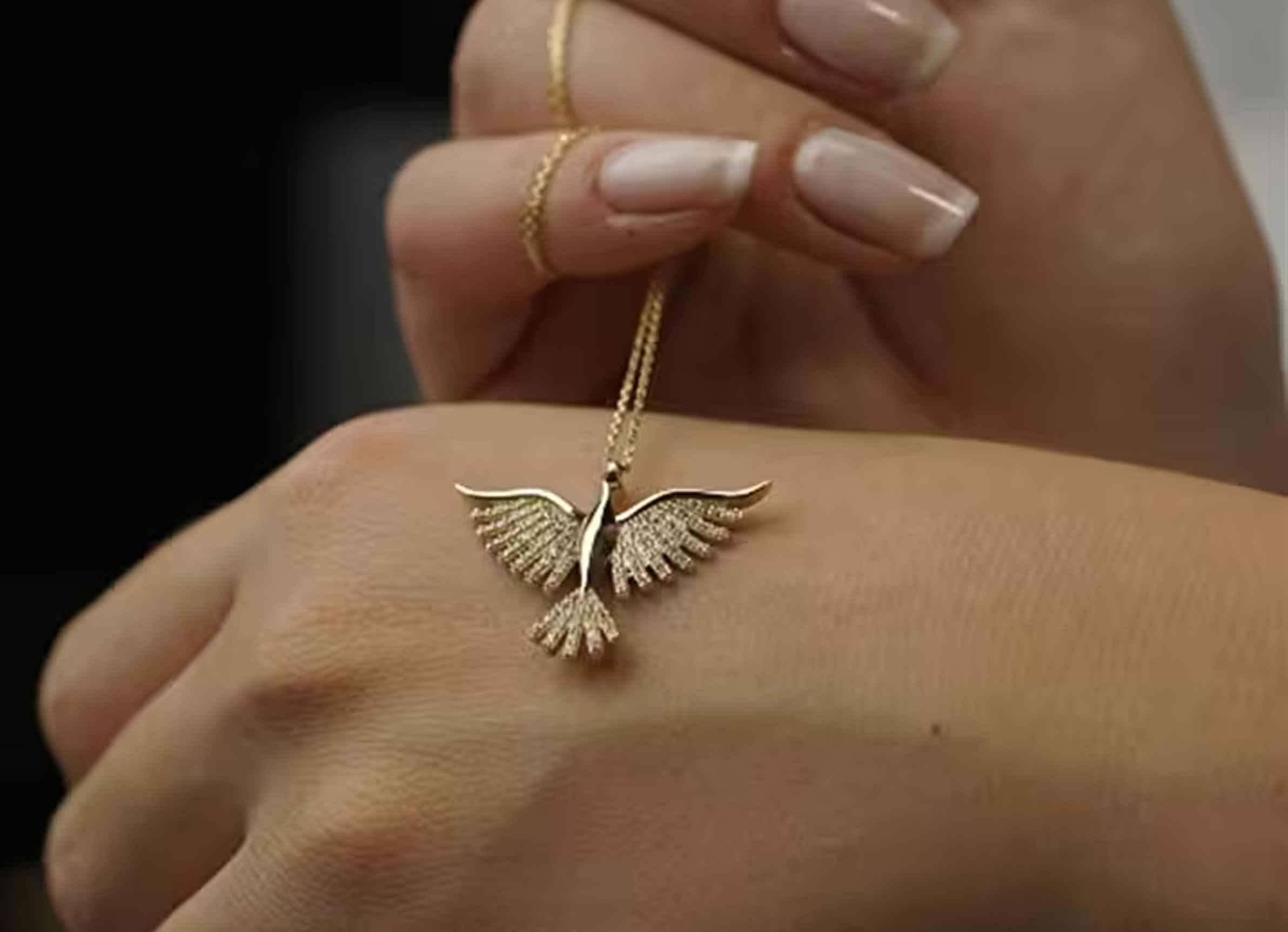 Anka Kuşu Altın Kolye : Eşsiz Tasarımıyla Gözlerinizi Kamaştıracak